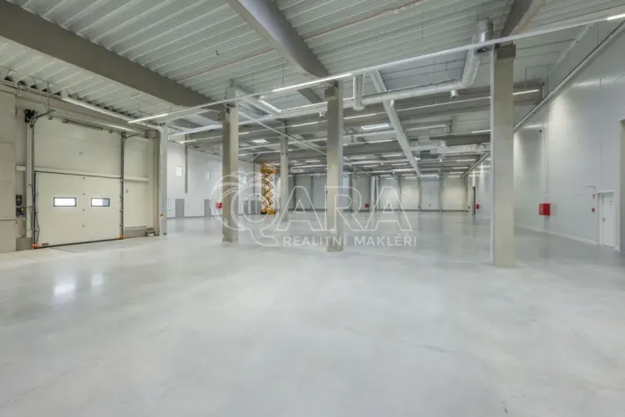 Pronájem skladu, Divišov, 2922 m2