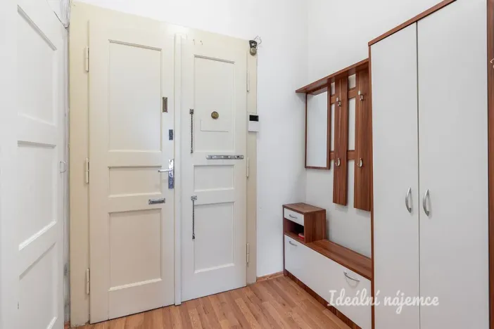 Pronájem bytu 1+1, Praha - Nusle, 5. května, 36 m2