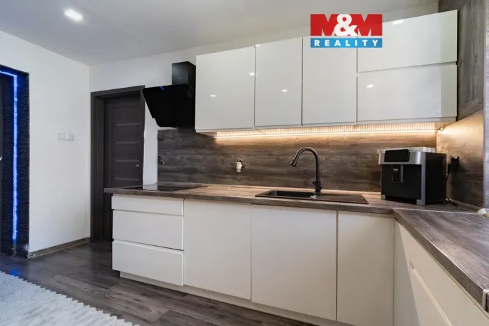 Prodej bytu 2+1, Ostrov, Šafaříkova, 55 m2