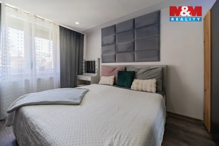 Prodej bytu 2+1, Ostrov, Šafaříkova, 55 m2