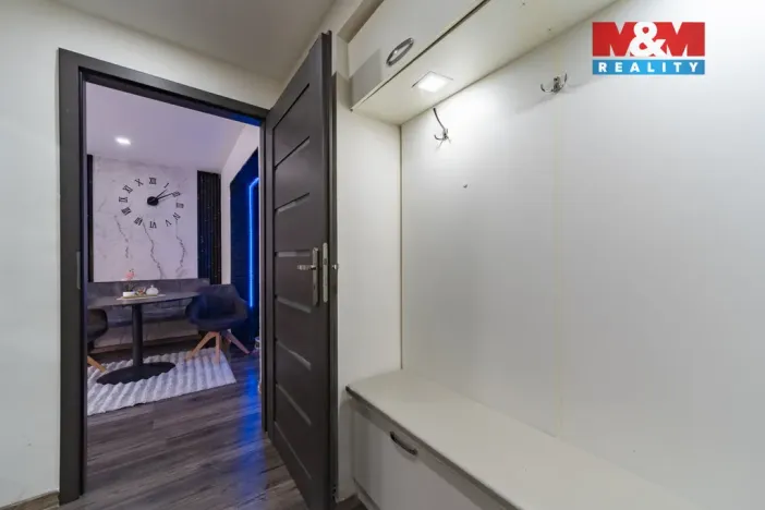 Prodej bytu 2+1, Ostrov, Šafaříkova, 55 m2