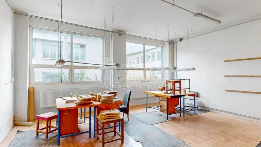 Pronájem skladu, Luby, 1700 m2