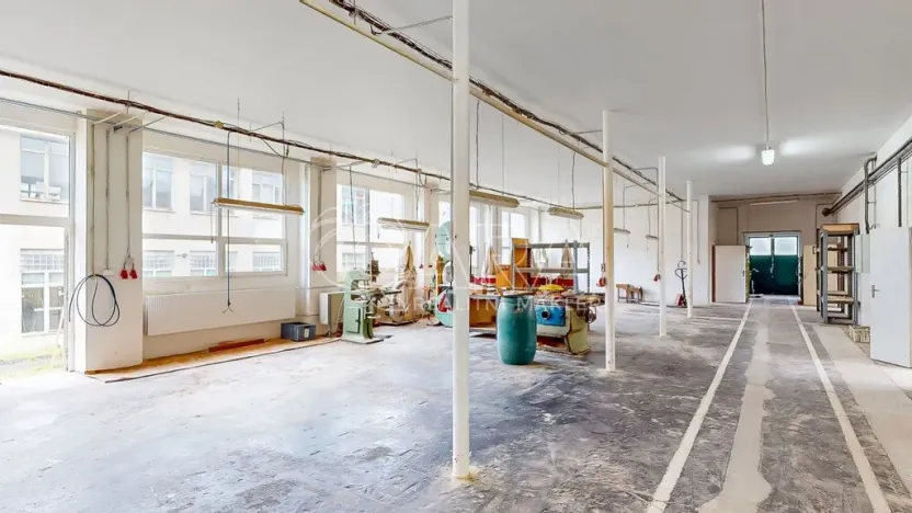 Pronájem skladu, Luby, 1700 m2