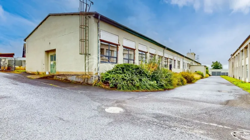 Pronájem skladu, Luby, 1700 m2