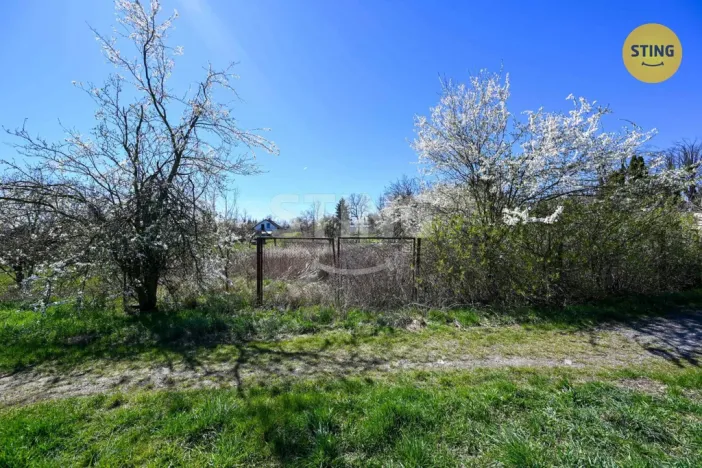 Prodej zahrady, Sezemice, 2214 m2