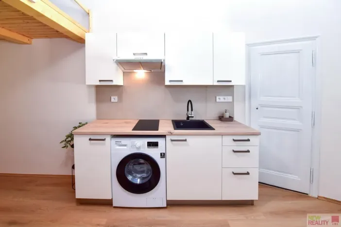 Prodej bytu 1+kk, Praha - Bubeneč, Sochařská, 28 m2