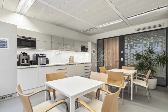 Pronájem kanceláře, Praha - Dejvice, Evropská, 236 m2