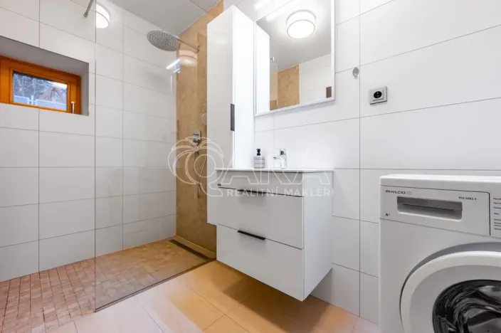 Pronájem vily, Roztoky, Nad vinicemi, 393 m2