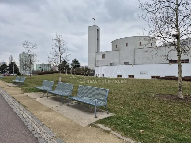 Pronájem komerčního pozemku, Praha - Háje, 2000 m2