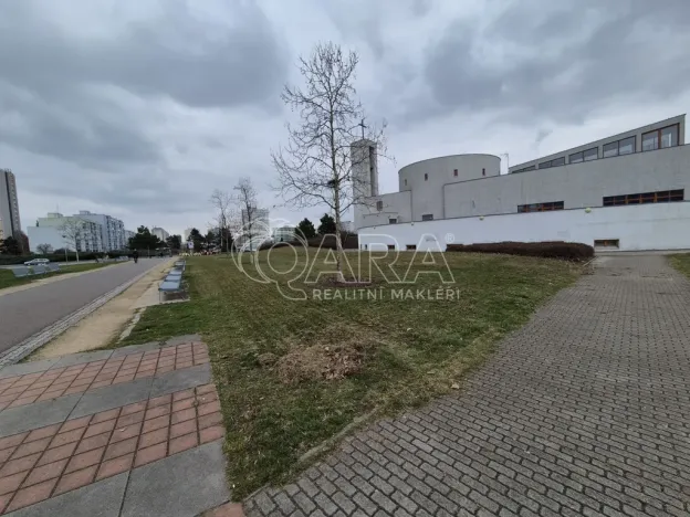 Pronájem komerčního pozemku, Praha - Háje, 2000 m2