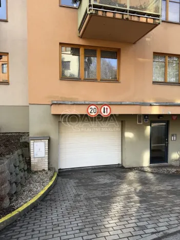 Pronájem garáže, Praha - Záběhlice, Podle náhonu, 18 m2