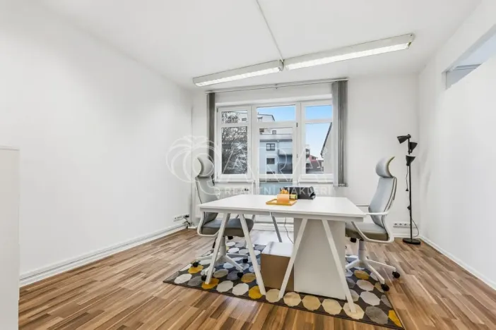 Pronájem kanceláře, Praha - Kobylisy, Nad Šutkou, 58 m2