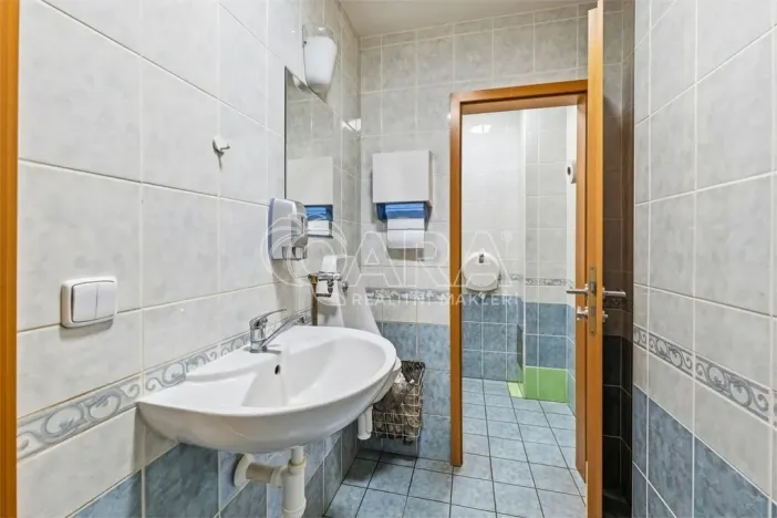 Pronájem kanceláře, Praha - Kobylisy, Nad Šutkou, 58 m2