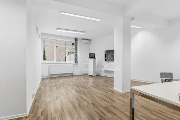 Pronájem kanceláře, Praha - Kobylisy, Nad Šutkou, 58 m2