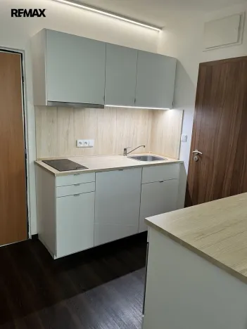 Pronájem bytu 2+kk, Praha - Krč, Hurbanova, 36 m2