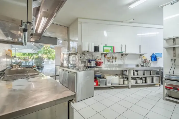 Prodej restaurace, Praha - Hostivař, náměstí Přátelství, 195 m2