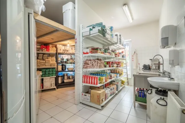 Prodej restaurace, Praha - Hostivař, náměstí Přátelství, 195 m2