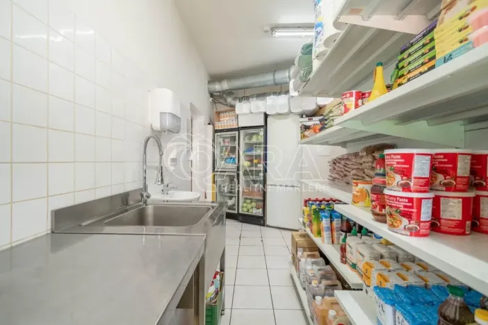 Prodej restaurace, Praha - Hostivař, náměstí Přátelství, 195 m2