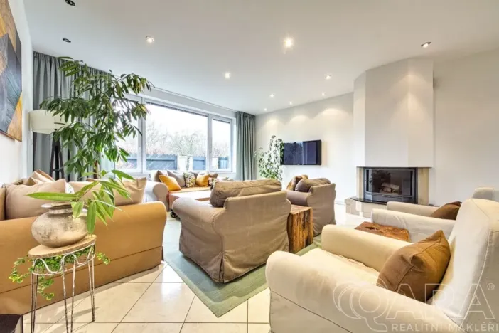 Pronájem rodinného domu, Dolní Břežany, V Úvozu, 380 m2