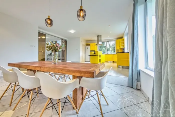 Pronájem rodinného domu, Dolní Břežany, V Úvozu, 380 m2