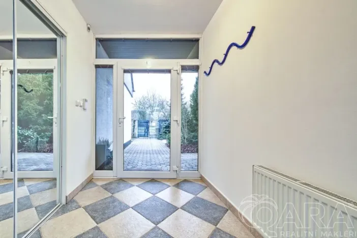 Pronájem rodinného domu, Dolní Břežany, V Úvozu, 380 m2