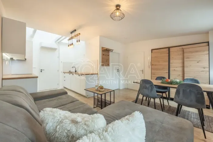 Prodej bytu 2+kk, Praha - Smíchov, Holubova, 48 m2