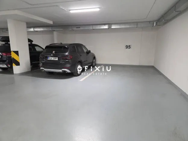 Pronájem garáže, Praha, Stejnosměrná, 20 m2