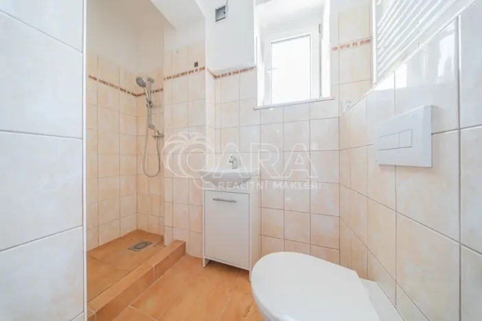 Pronájem bytu 3+1, Praha - Velká Chuchle, V úvoze, 80 m2