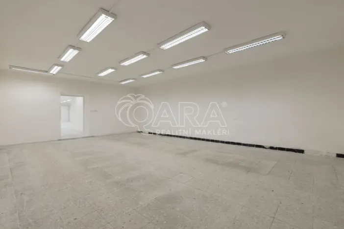 Pronájem obchodního prostoru, Nový Jičín, Masarykovo nám., 500 m2