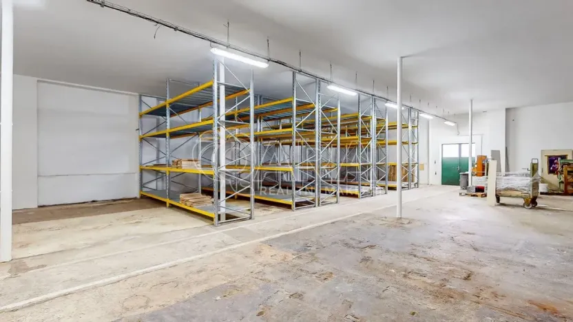 Prodej skladu, Luby, 1300 m2