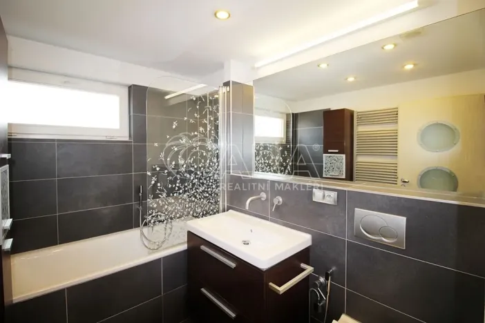 Pronájem bytu 1+kk, Praha - Holešovice, U průhonu, 31 m2