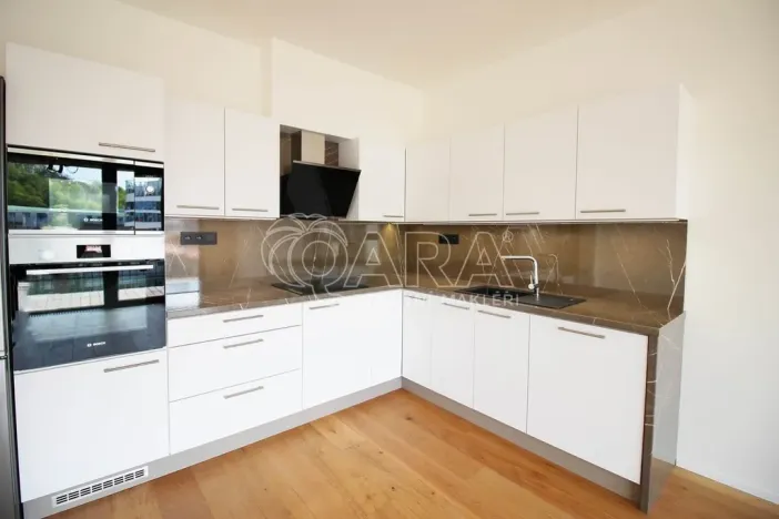 Pronájem bytu 3+kk, Praha - Smíchov, Grafická, 82 m2