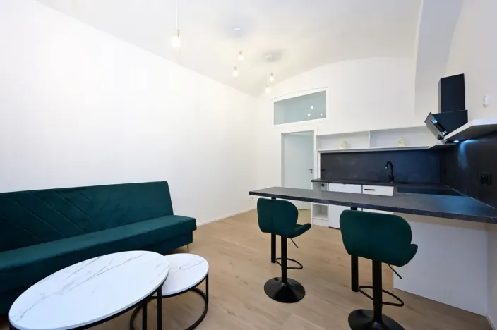 Pronájem bytu 2+kk, Praha - Košíře, Holečkova, 44 m2