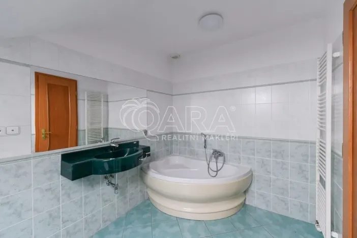 Pronájem bytu 3+1, Praha - Nové Město, Spálená, 127 m2