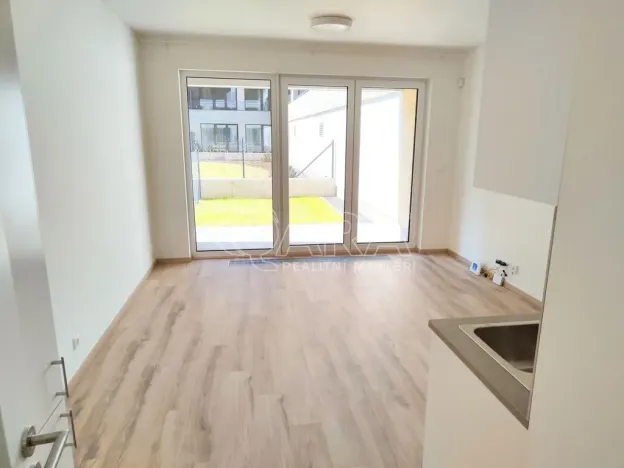 Pronájem bytu 1+kk, Praha - Hloubětín, Poděbradská, 34 m2