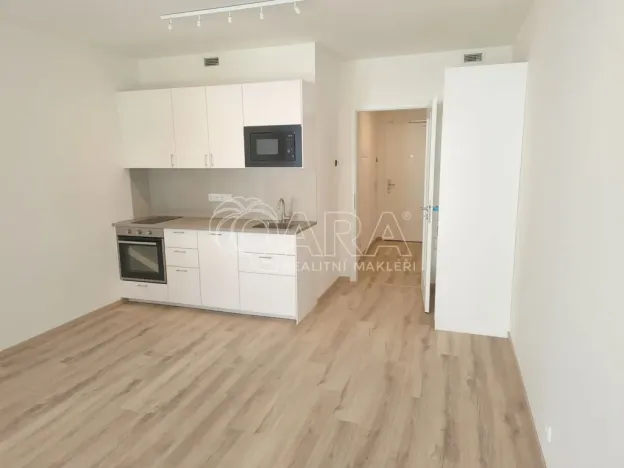 Pronájem bytu 1+kk, Praha - Hloubětín, Poděbradská, 34 m2