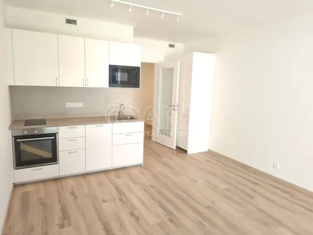 Pronájem bytu 1+kk, Praha - Hloubětín, Poděbradská, 34 m2