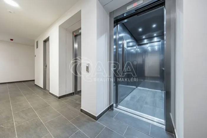 Pronájem bytu 1+kk, Praha - Hloubětín, Poděbradská, 39 m2