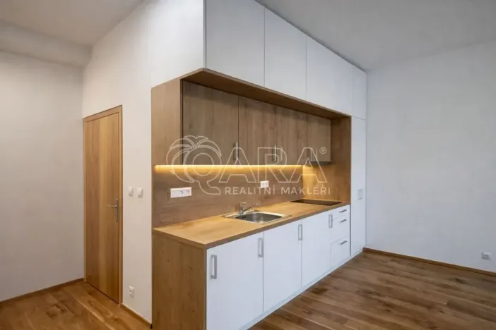 Pronájem bytu 1+kk, Praha - Vršovice, Ruská, 26 m2