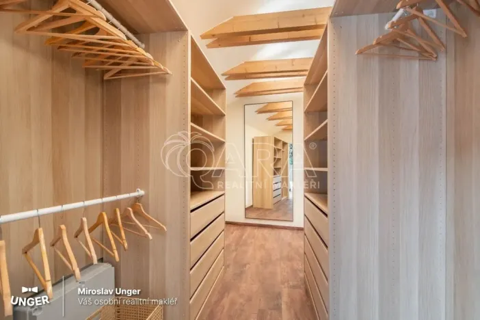 Prodej rodinného domu, Loděnice, 192 m2