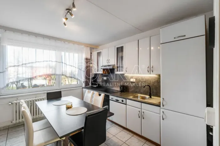 Prodej bytu 3+1, Praha - Černý Most, Vybíralova, 77 m2