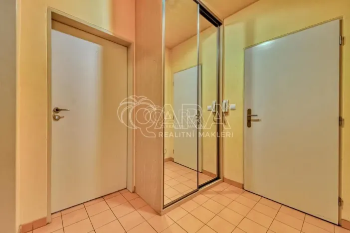 Pronájem bytu 1+kk, Praha - Uhříněves, Karla Zicha, 33 m2