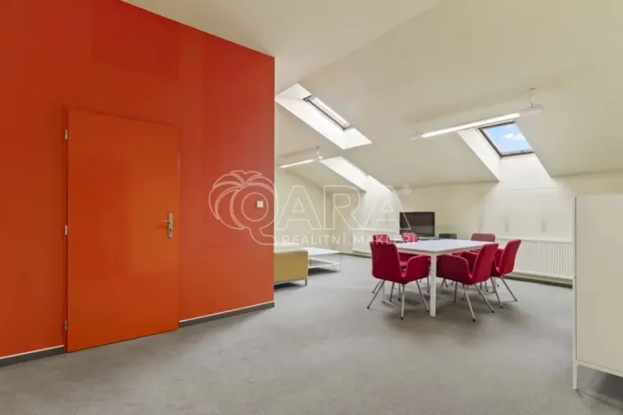 Prodej kanceláře, Praha - Petrovice, Novopetrovická, 1433 m2