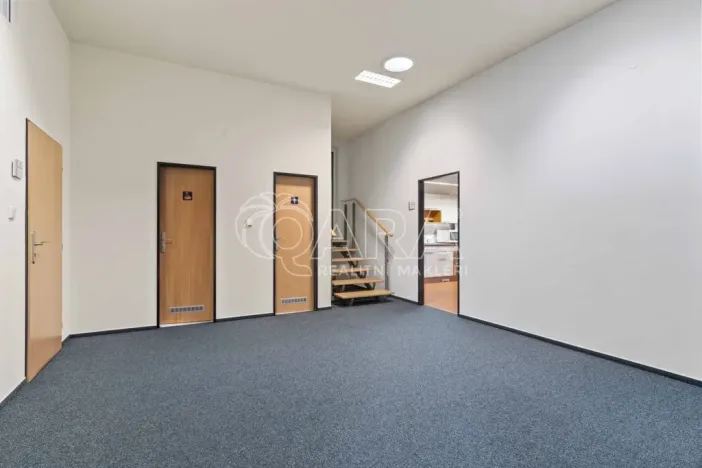 Prodej kanceláře, Praha - Petrovice, Novopetrovická, 1433 m2