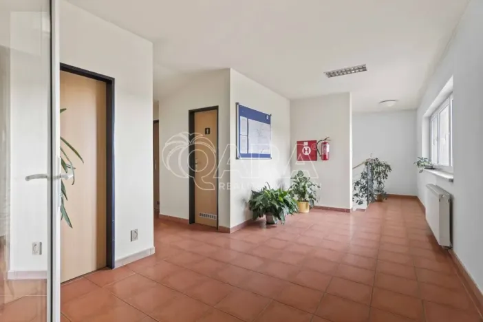 Prodej kanceláře, Praha - Petrovice, Novopetrovická, 1433 m2