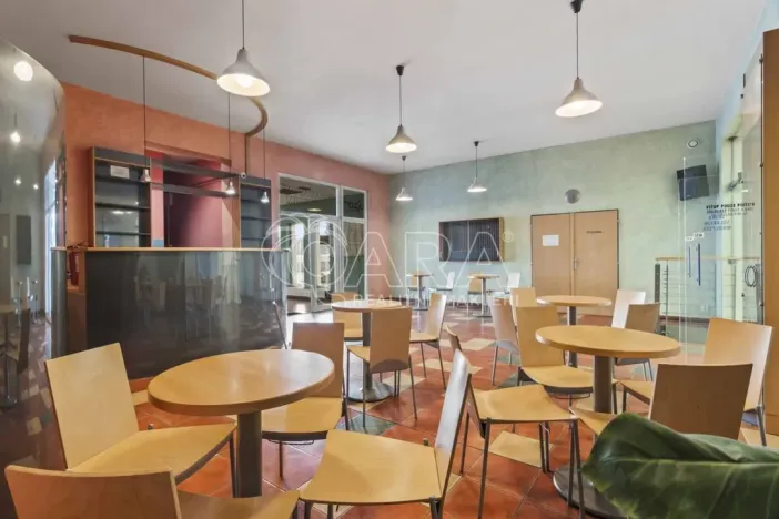 Prodej kanceláře, Praha - Petrovice, Novopetrovická, 1433 m2