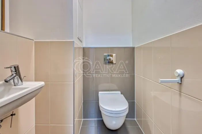 Pronájem bytu 2+kk, Dolní Břežany, Náměstí Na Sádkách, 58 m2