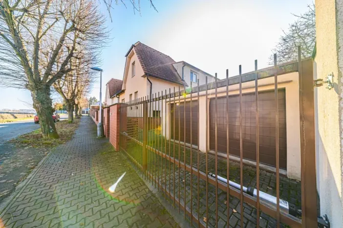 Prodej rodinného domu, Kladno, U zastávky, 176 m2