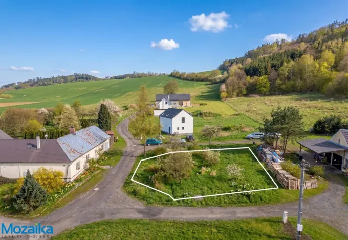 Prodej pozemku pro bydlení, Linhartice, 748 m2