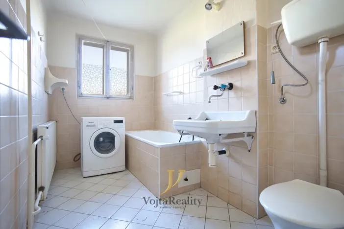 Prodej výrobních prostor, Tršice, 1544 m2